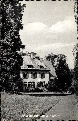 Ak Hüinghausen Herscheid Nordrhein Westfalen, Schullandheim Haus Habbel, Gartenansicht