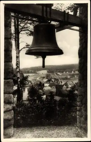 Ak Hartha in Sachsen, Glocke mit Blick über den Ort