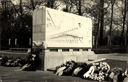 Foto Ak Berlin Treptow, Sowjetisches Ehrenmal