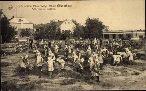 Ak Kalmthout Calmpthout Flandern Antwerpen, Diesterweg's Schoolvilla, Achterzijde en zandplein