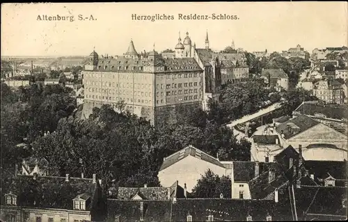 Ak Altenburg in Thüringen, Blick über die Dächer zum Herzoglichen Residenzschloss