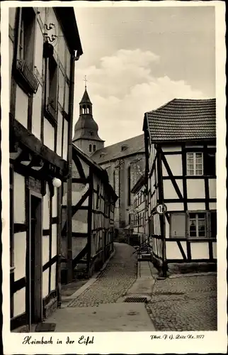 Ak Heimbach in der Eifel, Straßenansicht, Fachwerkhäuser, Kirchturm