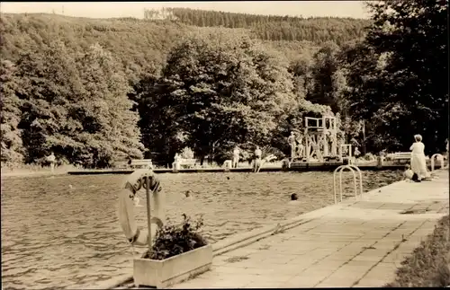 Ak Schwarzburg in Thüringen, Schwimmbad, Sprungturm, Badegäste, Rettungsring