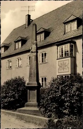 Ak Marienberg im Erzgebirge Sachsen, Distanzsäule am Zschopauer Torturm vom Jahre 1727