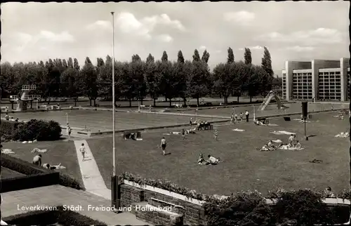 Ak Leverkusen im Rheinland, Städt. Freibad und Hallenbad