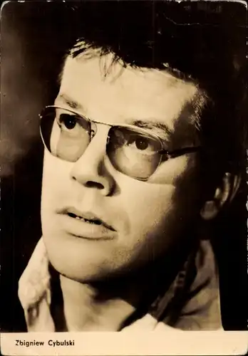 Ak Schauspieler Zbigniew Cybulski, Portrait, Brille, Film Die Kunst geliebt zu werden