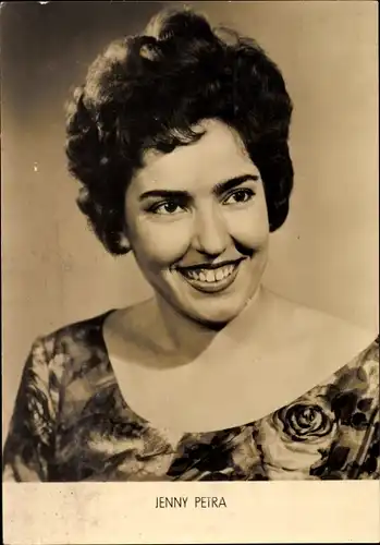 Ak Die Schauspielerin Jenny Petra in bunter Bluse