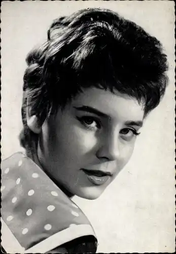 Ak Schauspielerin Corny Collins, Portrait