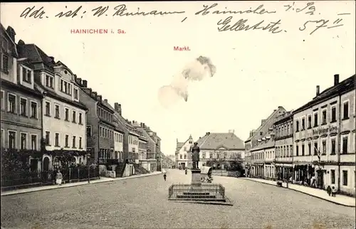 Ak Hainichen in Sachsen, Ansicht vom Markt, Denkmal und Mehrfamilienhäuser