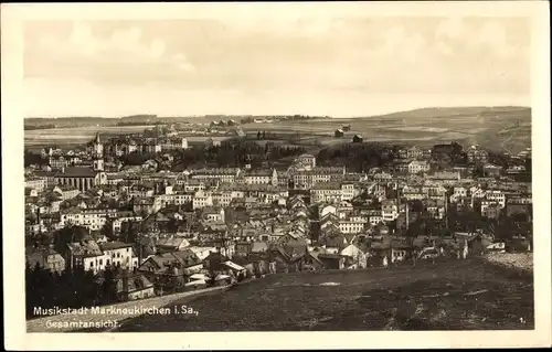 Ak Markneukirchen im Vogtland Sachsen, Gesamtansicht, Kirche