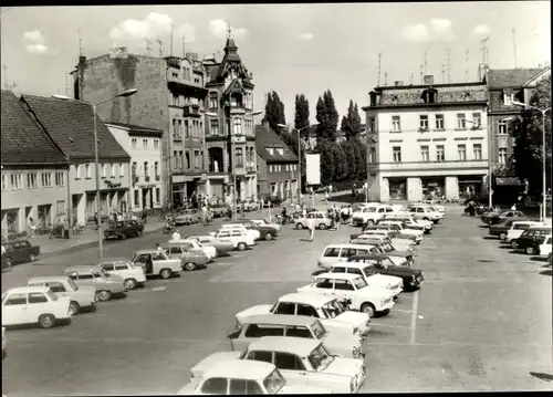 Ak Finsterwalde in der Niederlausitz, Marktplatz, Autos