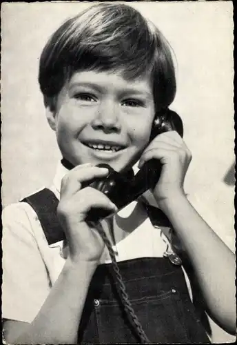 Ak Schauspieler Oliver Grimm, Portrait mit Telefon