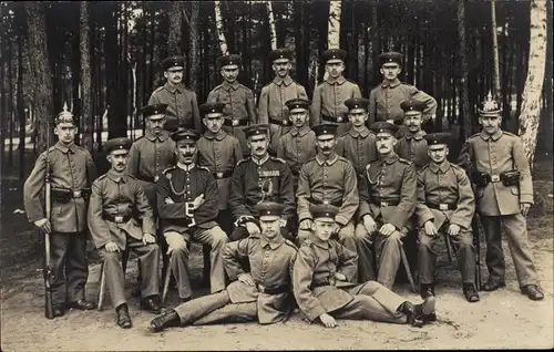 Foto Ak Deutsche Soldaten in Uniform, Gruppenbild, Dresden Neustadt