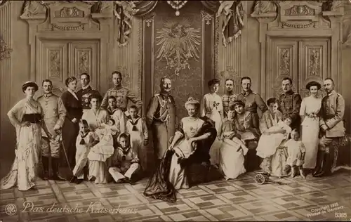 Künstler Ak Das deutsche Kaiserhaus, Wilhelm II, Kaiserin Auguste Viktoria, Kronprinzenfamilie