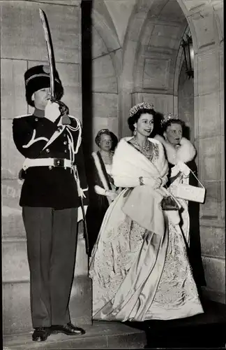 Ak Queen Elizabeth II, Koningin Juliana, Prinses Irene, Paleis, naar het Gala concert Amsterdam 1958