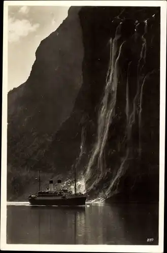 Ak Norwegen, Sieben Schwestern Wasserfall, Fjord, Dampfer