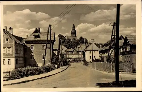 Ak Schalkau in Thüringen, Schaumburger Straße mit Häusern, Kirchturm