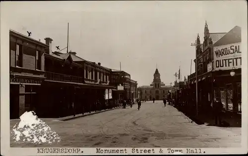 Foto Ak Krugersdorp Südafrika, Monument Street, Town Hall