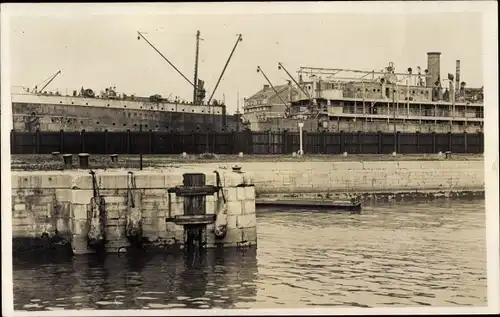 Foto Ak Antwerpen Anvers, Reichspostdampfer Gneisenau im Trockendock, Norddeutscher Lloyd