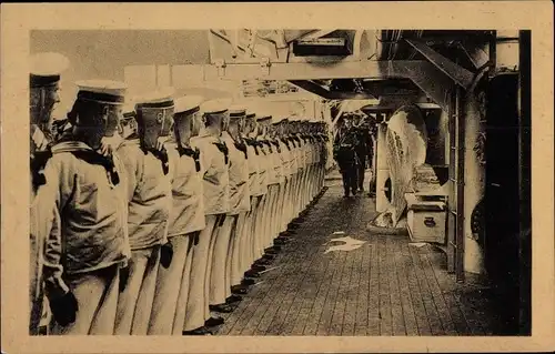 Ak Musterung der Schiffsjungen auf Schulschiff Hansa durch Seine Majestät