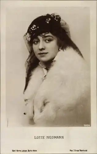 Ak Schauspielerin Lotte Neumann, Portrait, Pelzstola