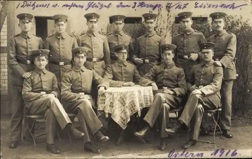 Foto Ak Deutsche Soldaten in Uniformen, Ostern 1916