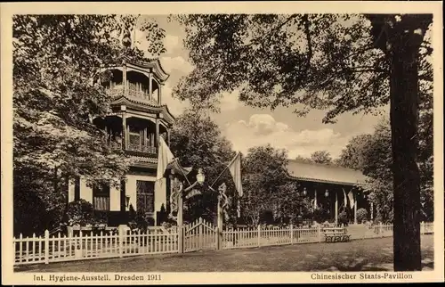 Ak Dresden, Int. Hygiene-Ausstellung Dresden 1911, Chinesischer Staats-Pavillon, Fahnen