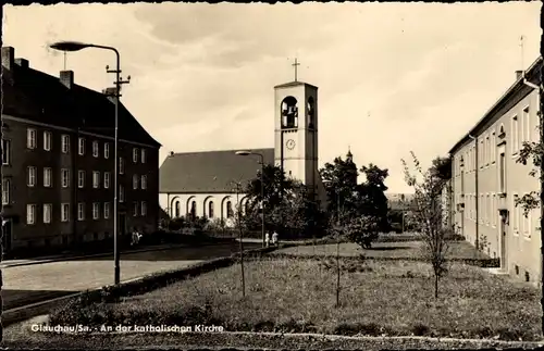Ak Glauchau in Sachsen, an der katholischen Kirche