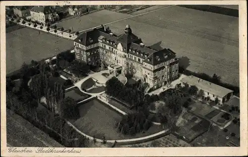 Ak Glauchau an der Zwickauer Mulde in Sachsen, Stadtkrankenhaus, Fliegeraufnahme