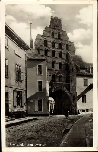 Ak Stralsund in Vorpommern, Semlowertor, Giebelhaus