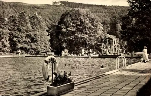 Ak Schwarzburg in Thüringen, Schwimmbad, Sprungturm, Badegäste, Rettungsring