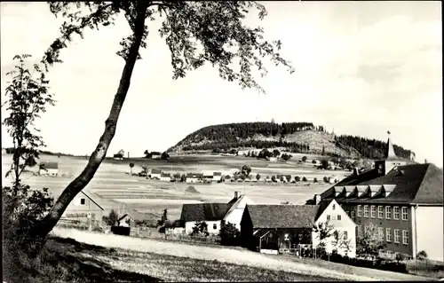 Ak Bärenstein im Erzgebirge, Teilansicht mit Berg Bärenstein