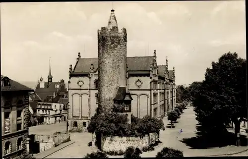 Ak Pößneck in Thüringen, Weißer Turm mit Grundschule