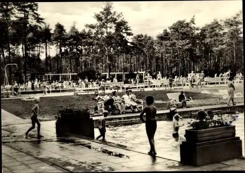 Ak Niesky in der Oberlausitz, Bad, Badegäste