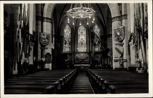 Ak Wilhelmshaven, Innenansicht der Marine Gedächtniskirche, Ev. Garnisonkirche, Ehrenschmuck