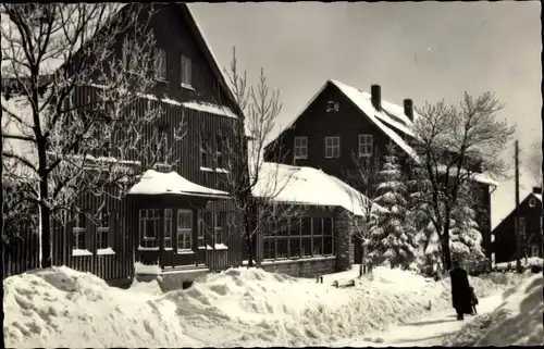 Ak Frauenwald am Rennsteig Ilmenau in Thüringen, FDGB-Ferienheim, Winteransicht