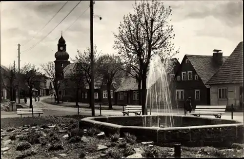 Ak Frauenwald Ilmenau Thüringen, Platz des Friedens, Fontäne