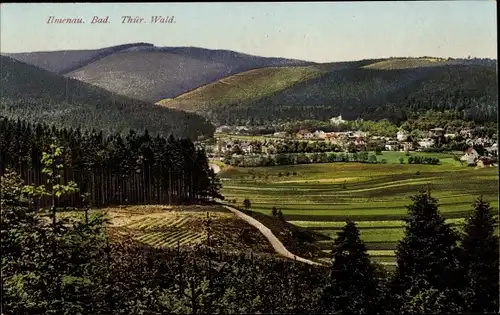 Ak Ilmenau in Thüringen, Totalansicht der Ortschaft mit Umgebung