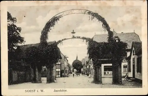 Ak Soest in Nordrhein Westfalen, Blick auf das Jakobitor, Straßenpartie, Häuser