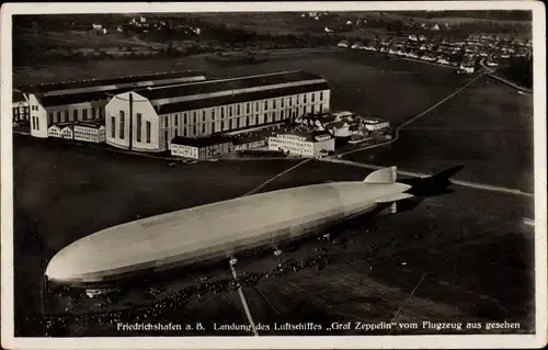 Ak Friedrichshafen am Bodensee, Graf Zeppelin, Landung, Flugfeld