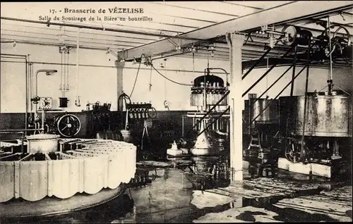 Ak Vézelise Lothringen Meurthe et Moselle, Brasserie, Salle de Soutirage de la Biere en bouteilles