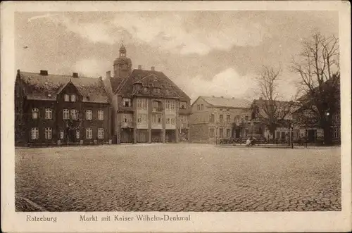 Ak Ratzeburg im Herzogtum Lauenburg, Markt, Kaiser Wilhelm Denkmal