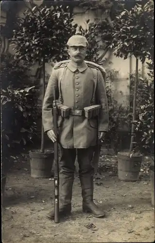 Foto Ak Flensburg in Schleswig Holstein, Deutscher Soldat in Uniform, Portrait, I WK