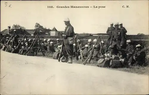Ak Grandes Manoeuvres, la pose, französische Soldaten