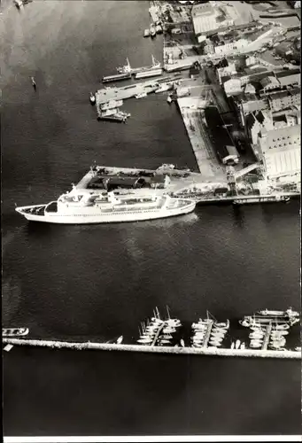 Ak Stralsund in Vorpommern, Hafen, Fliegeraufnahme