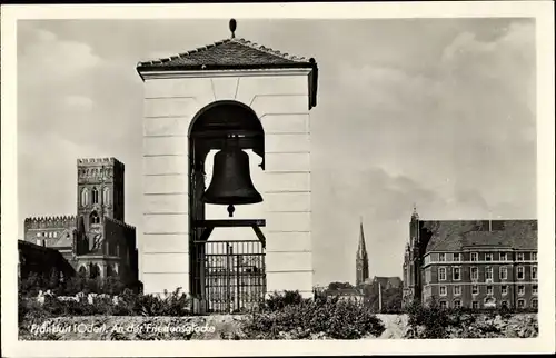 Ak Frankfurt an der Oder, an der Friedensglocke