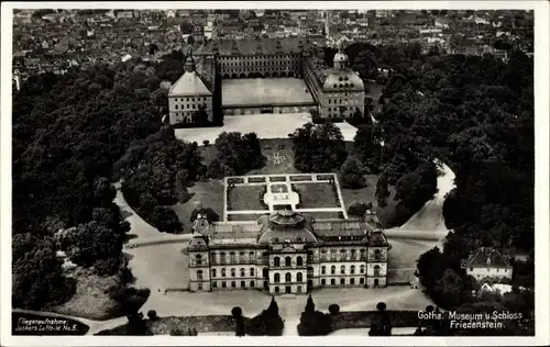 Ak Gotha in Thüringen, Fliegeraufnahme vom Museum und Schloss Friedenstein