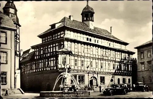 Ak Vacha in der Rhön Thüringen, Historisches Rathaus, Fachwerkhaus, Springbrunnen, Fahrzeuge