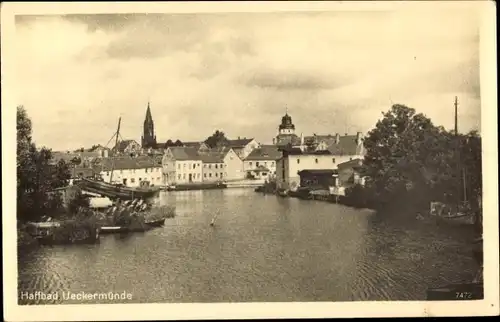 Ak Ueckermünde, Teilansicht, Boote, Ufer