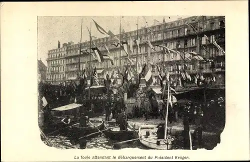 Ak La foule attendant le debarquement du President Paul Kruger, Besuch in Frankreich